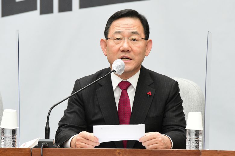 주호영 국민의힘 원내대표가 6일 국회에서 열린 원내대책회의에서 모두발언을 하고 있다. /이병화 기자