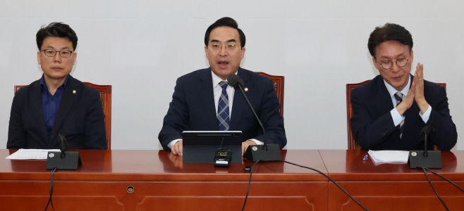 박홍근 더불어민주당 원내대표가 6일 국회에서 열린 정책조정회의에서 발언하고 있다. /연합