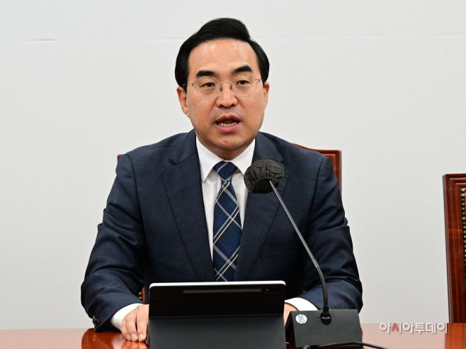 박홍근 더불어민주당 원내대표가 11일 국회에서 열린 원내대책회의에서 모두발언을 하고 있다./이병화 기자