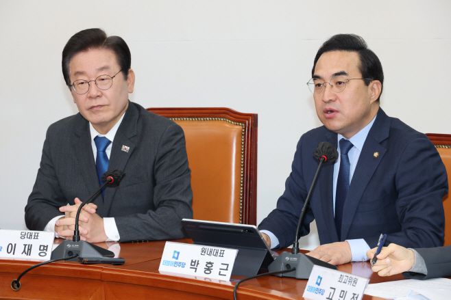 박홍근 더불어민주당 원내대표가 14일 국회에서 열린 최고위원회의에서 발언하고 있다. /연합