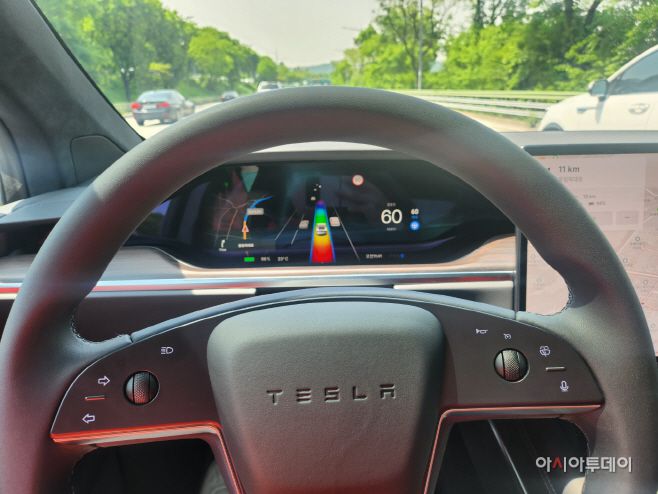 테슬라 모델X 오토파일럿 기능을 복잡한 서울 시내에서 이용 중인 모습. /사진=박완준 기자 @press-jun