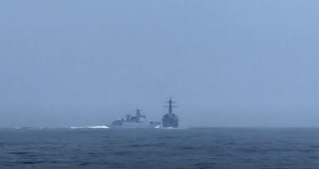 미군 인도·태평양 사령부는 지난 3일 중국군 이지스 구축함이 대만 해협에서 미군 이지스 구축함에 150m 거리까지 근접하면서 '안전하지 않은 기동'을 했다고 밝혔다. / 사진=CBC 뉴스 캡처.
