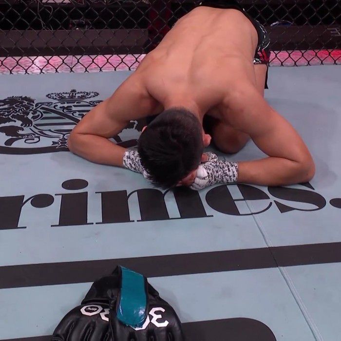 옥타곤에서 큰절한 정찬성 / UFC 공식 인스타그램