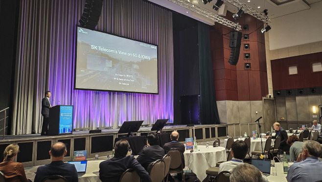 아이온 글로벌 포럼서 '6G 진화 방향' 주제로 기조 연설 하고 있다./제공=SK텔레콤