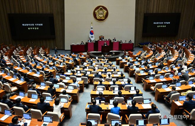 한동훈 법무장관이 21일 국회에서 열린 본회의에서 국회의원(이재명) 체포동의안에 대한 체포동의요청 이유설명을 하고 있다./이병화 기자