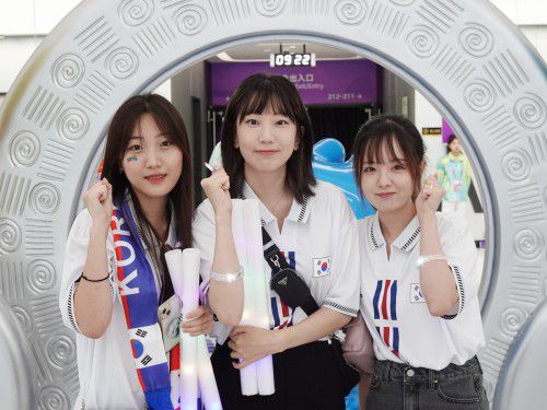 한국게임산업협회 대학생 응원단 (왼쪽부터) 양우정, 우승희, 김민지 /크래프톤