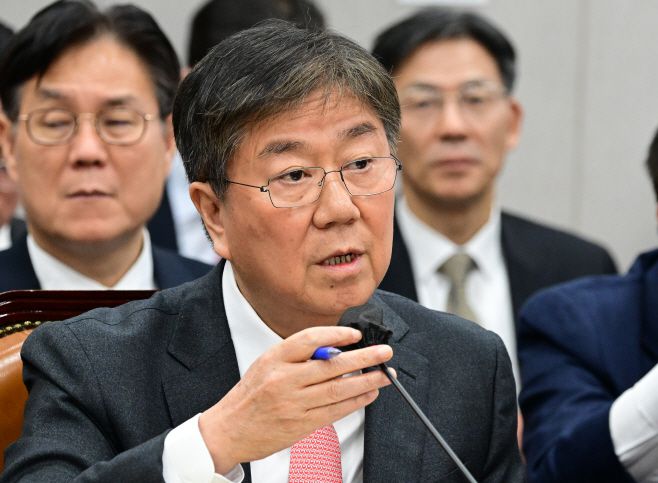 김대기 대통령 비서실장이 7일 국회에서 열린 운영위원회의 대통령비서실 등에 대한 국정감사에서 의원들의 질의에 답변하고 있다./이병화 기자