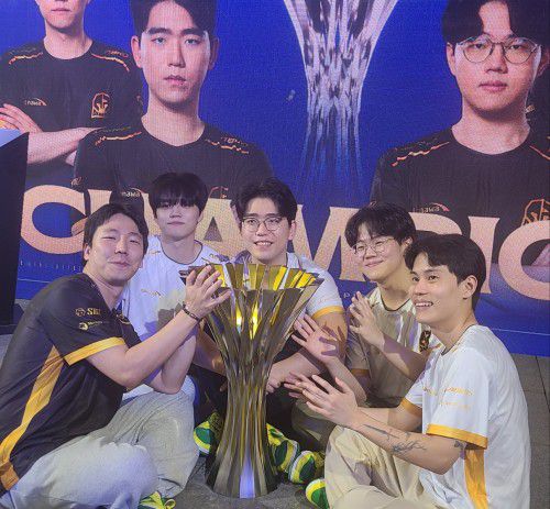 다나와 선수단과 신명관 감독 /사진=유성혁 기자