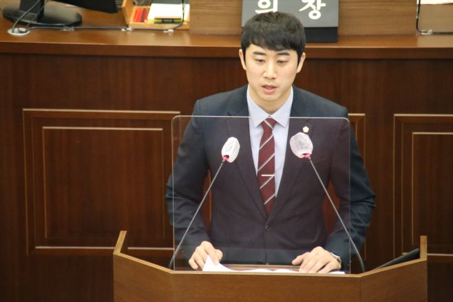 이현우 의원이 5분 자유발언을 통해 고립·은둔 청년을 위한 사회적 관심과 예방 및 지원을 촉구하고 있다. /오성환 기자