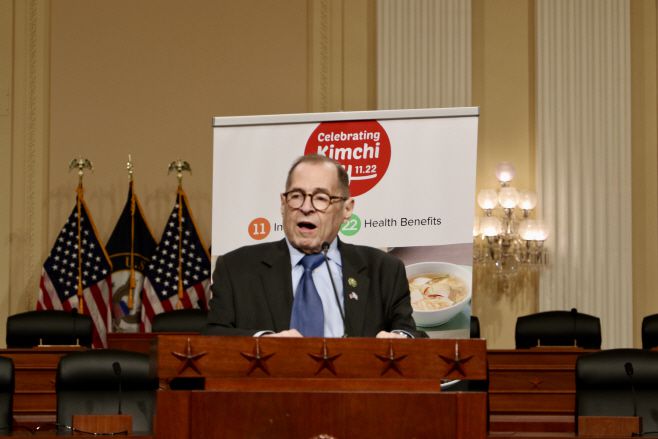 제럴드 내들러 미국 민주당 하원의원이 6일 오후(현지시간) 미국 워싱턴 D.C. 연방의회의사당 하원 캐논빌딩 '낸시 펠로시룸'에서 진행된 '김치의 날' 행사에서 축사를 하고 있다./하만주 워싱턴 특파원