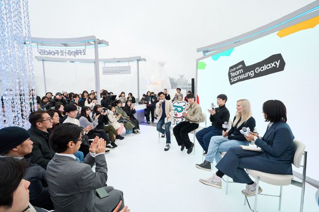 팀 삼성 갤럭시 멤버들이 20일 '팀 삼성 갤럭시와의 대화' 세션에서 각자의 성장 경험에 대한 이야기를 나누고 있다. /삼성전자
