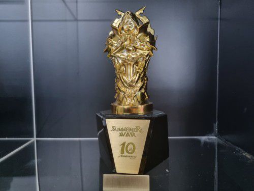 '10주년 기념 트로피' . /이윤파 기자