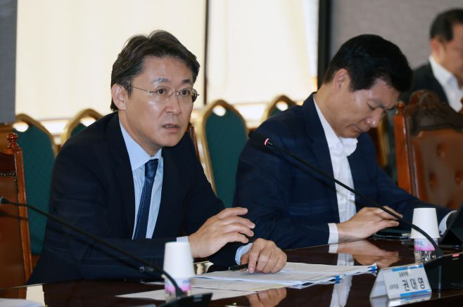 권대영 금융위원회 사무처장이 23일 열린 제1차 부동산 PF 연착륙 대책 점검회의를 주재했다. /금융위원회