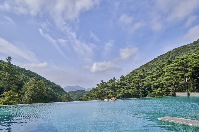 포레스트 리솜 해브나인 인피니티풀/ 호반호텔앤리조트 제공