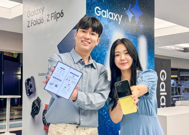 현대백화점 목동점 지하 2층 그랜드스퀘어에 오픈한 '갤럭시 Z' 팝업스토어.