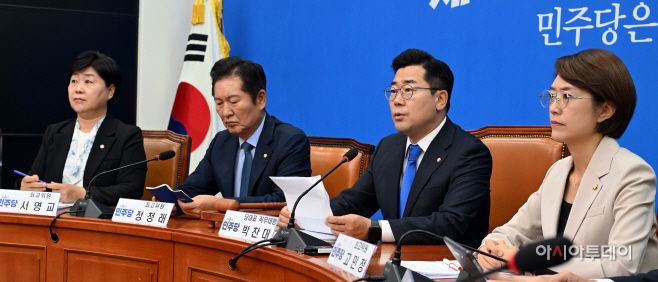박찬대 더불어민주당 당대표 직무대행 겸 원내대표가 15일 국회에서 열린 최고위원회의에서 발언을 하고 있다./송의주 기자