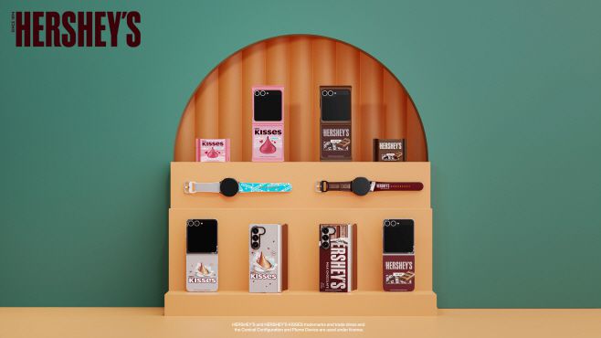 삼성전자가 허쉬의 초콜릿 포장재 디자인을 활용한 모바일 액세서리 신제품을 선보인다. /삼성전자