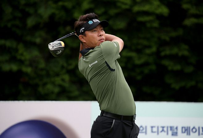 맹동섭이 티샷을 날리고 있다. /KPGA