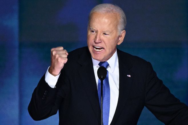 조 바이든 미국 대통령이 19일 저녁(현지시간) 일리노이주 시카고 유나이티드 센터에서 개막한 민주당 전당대회 첫날 마지막 연설자로 나서 연설하고 있다./AFP·연합뉴스