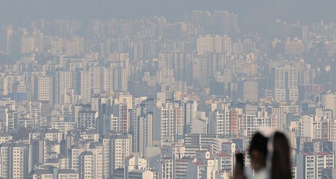 서울의 한 아파트 밀집지역 전경./연합뉴스
