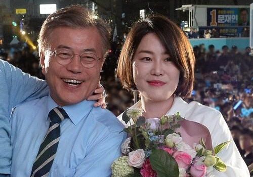 문재인 전 대통령(왼쪽)과 문 대통령 딸 문다혜씨./연합뉴스