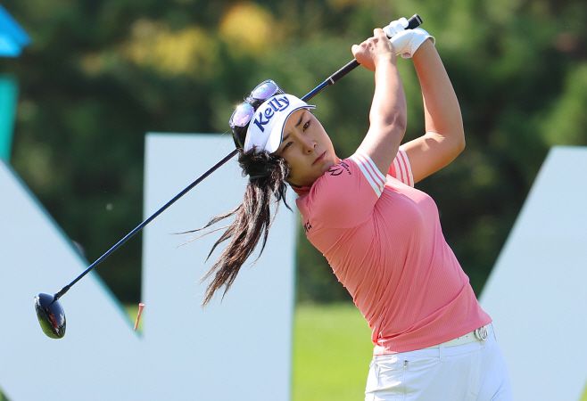 윤이나가 티샷하고 있다. /연합뉴스