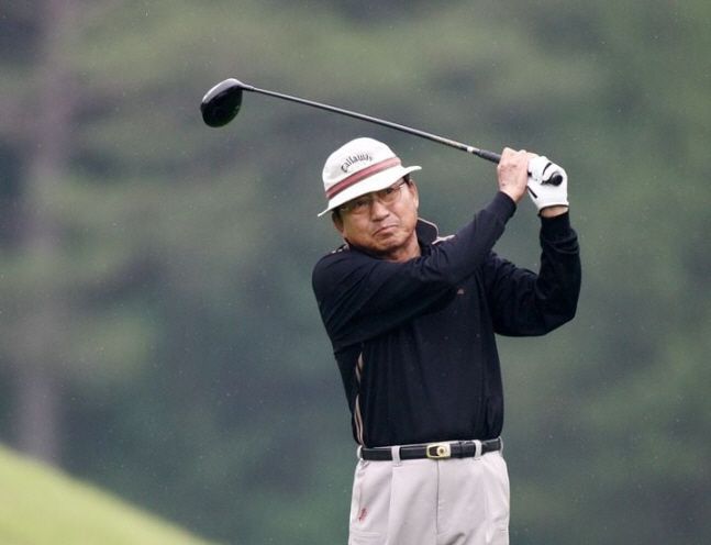생전 이일안 고문이 티샷을 하는 모습. /KPGA