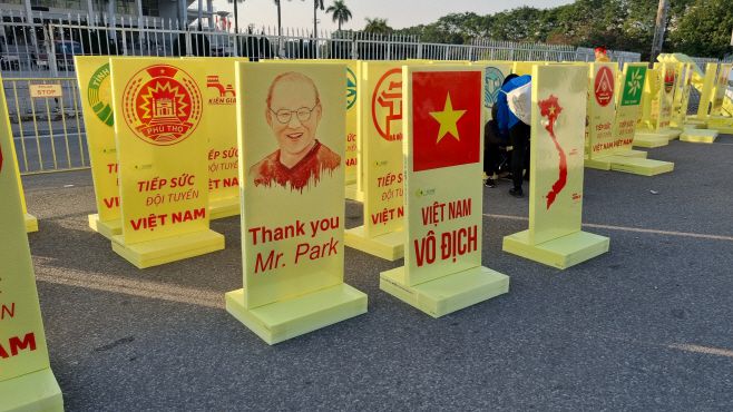 2022년 동남아시아선수권 결승 1차전 미딘경기장 주변 박항서 기념물/ 사진=전형찬