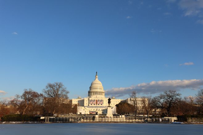 도널드 트럼프 제47대 미국 대통령의 취임식이 준비되고 있는 워싱턴 D.C. 연방의회 의사당 모습으로 13일(현지시간) 찍은 사진./하만주 워싱턴 특파원