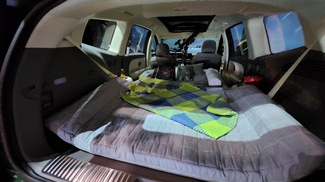 2열과 3열을 접으면 넓은 공간을 더욱 극대화해 차박도 거뜬하다. 2열과 3열이 접힌 아이오닉 9의 모습./김정규 기자