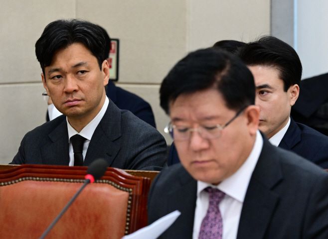 박현수 서울경찰청장 직무대리가 18일 국회에서 열린 행정안전위원회 전체회의에 출석해 있다. /이병화 기자