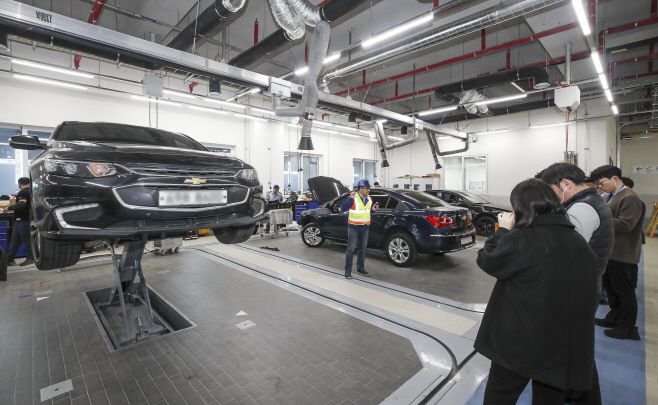 한국GM 직영서비스센터 내 5층 판금 및 도색작업 공간./한국GM