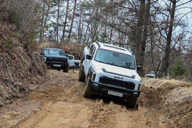 임도 코스를 오르고 있는 타스만의 모습./기아