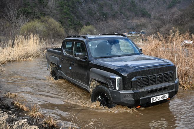 타스만의 오프로드 주행 모습./기아