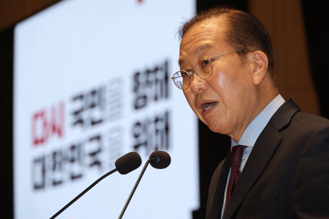 권영세 국민의힘 비상대책위원장이 5일 서울 여의도 국회에서 열린 의원총회에서 발언하고 있다. /연합