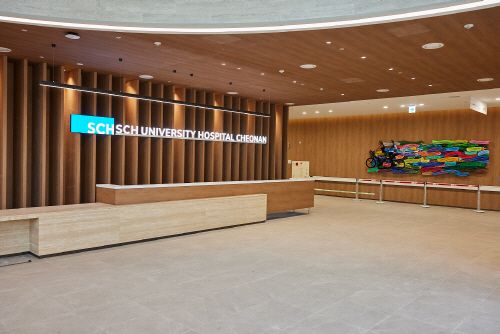 7일 개원한 순천향대 천안병원 새 병원 로비. /순천향대 천안병원