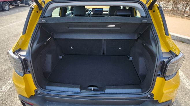 지프 어벤저의 트렁크./김정규 기자