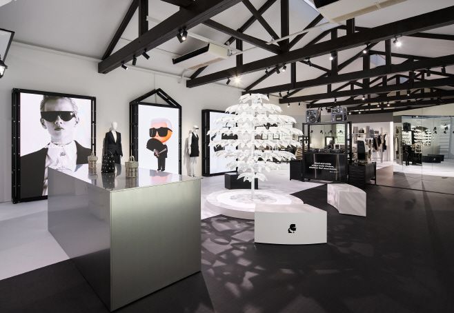 서울 성수동 칼 라거펠트 몰입형 팝업 내부 전경./CJ온스타일