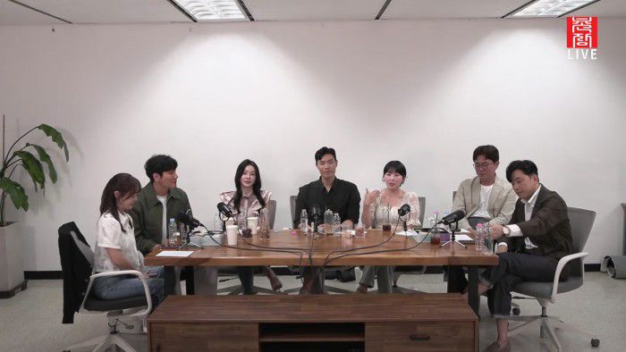 15일 '나솔사계' 뒤풀이 라방에 출연한 동백(왼쪽부터), 14기 경수, 국화, 10기 영식, 백합, 22기 영식, 3기 영수./촌장엔터테인먼트 유튜브