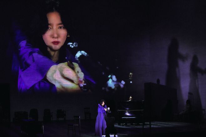 연극 '헤다 가블러'의 한 장면. /LG아트센터 서울