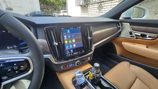 볼보 S90의 실내 1열 모습./김정규 기자