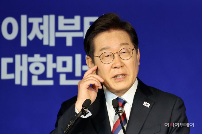 이재명 더불어민주당 대통령 후보가 25일 서울 여의도 중앙당사에서 기자간담회를 갖고 있다. /이병화 기자