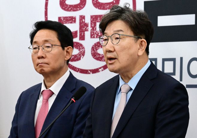 권성동 국민의힘 공동선거대책위원장이 27일 국회에서 대국민호소문을 발표하고 있다. /이병화 기자