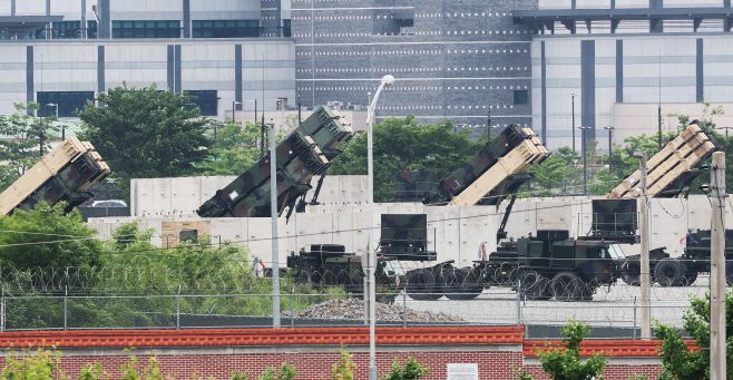 23일 경기도 평택시 캠프 험프리스에 패트리엇 미사일이 배치돼 있다./연합