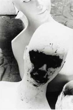 박영숙, NEW MASK, 1963/2021, 젤라틴 실버 프린트, 44ⅹ29.8cm, 서울시립 사진미술관 소장