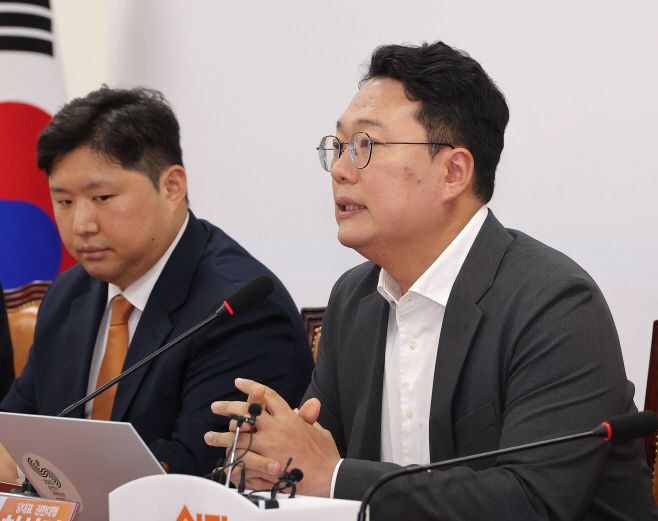 천하람 개혁신당 원내대표 겸 당대표 권한대행이 지난 12일 국회에서 열린 최고위원회의에서 발언하고 있다. /연합