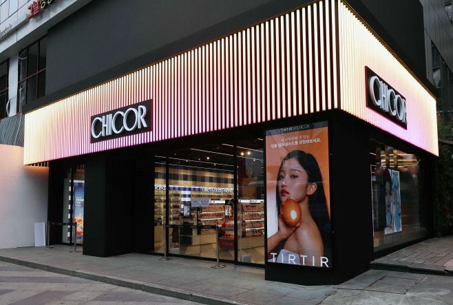 서울 강남역 인근에 재단장한 헬스앤뷰티(H&B) 편집숍 '시코르' 강남역점./신세계