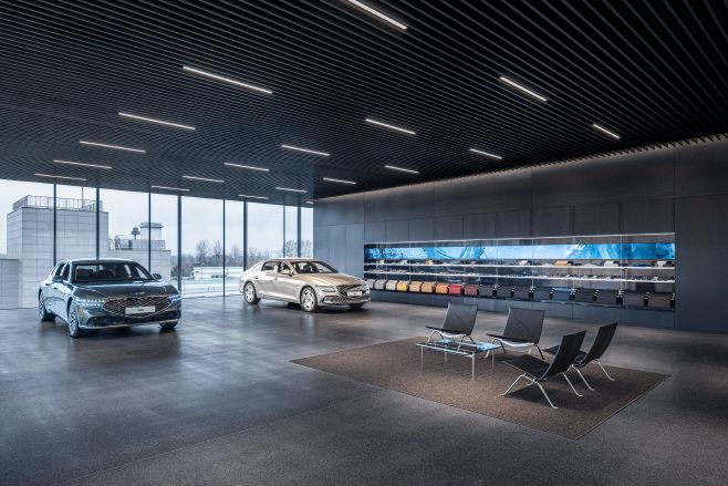 '제네시스 청주'에 전시된 제네시스 차량./제네시스