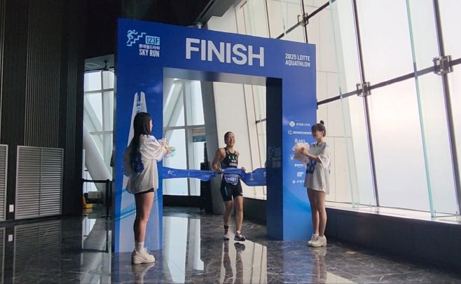 여자부 1위를 차지한 이지현씨의 모습. 53분 18초 기록으로 여성 참가자 중 가장 빠르게 결승선을 통과했다./ 차세영 기자