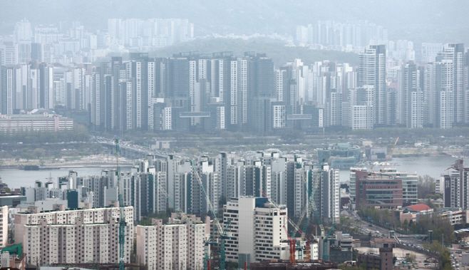 서울의 한 아파트 밀집지역 모습./연합뉴스